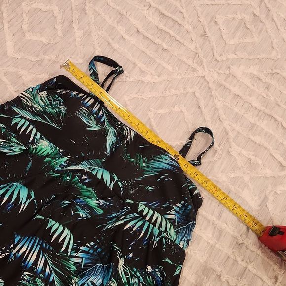 Torrid "palms forrest" Wireless Mid Strapless Swim Dress With Brief size 2! - Picture 11 of 12